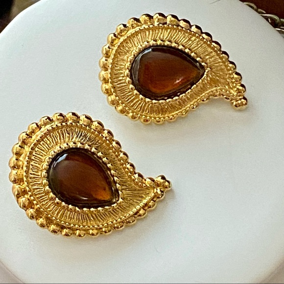 Gold Tone and Amber Colored  Acrylic Paisley Earrings - Picture 5 of 8